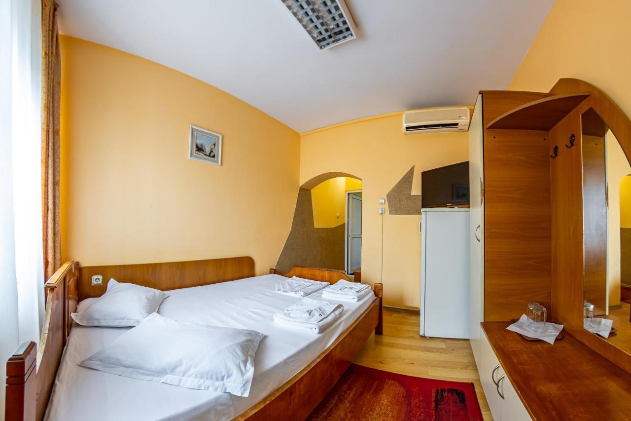 Motel Dasiana Târgu Jiu Zewnętrze zdjęcie
